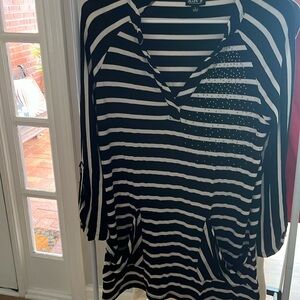 Allen B neck long shirt with see pockets size small